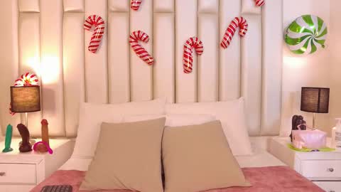 EMILY ROBERTS online show from 12.17.25