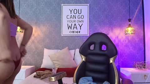 Snapshot of emiily_w1 chatting on 01.21.25 Emily online show from 01.21.25