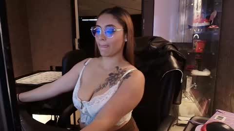 Snapshot of emiily_w1 chatting on 10.13.25 Emily online show from 10.13.25