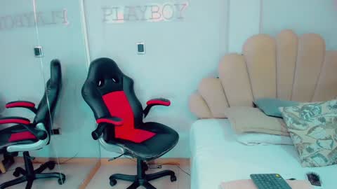 EmillySaenz online show from 12.23.24