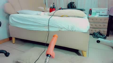 EmillySaenz online show from 02.26.25