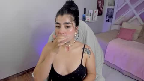 emilayton_ online show from 09.11.25