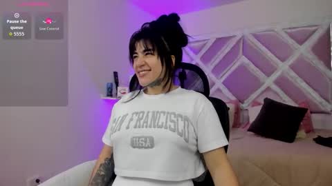 emilayton_ online show from 10.14.25