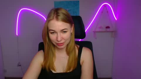 Snapshot of emilia_ilia chatting on 06.19.26 Emilia online show from 06.19.26
