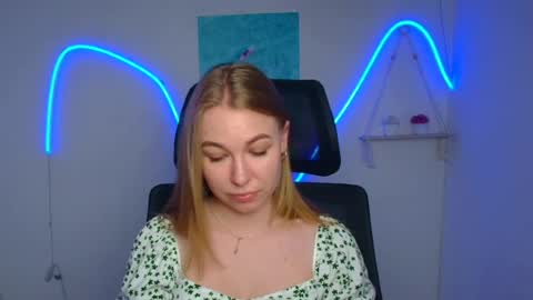 Snapshot of emilia_ilia chatting on 06.25.26 Emilia online show from 06.25.26