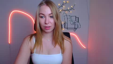 Snapshot of emilia_ilia chatting on 07.22.26 Emilia online show from 07.22.26