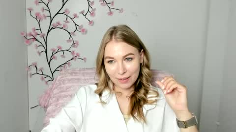 Snapshot of emilia_ilia chatting on 07.25.26 Emilia online show from 07.25.26