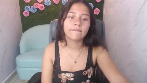 Snapshot of emilia_love_a chatting on 10.07.25 Emilia  online show from 10.07.25