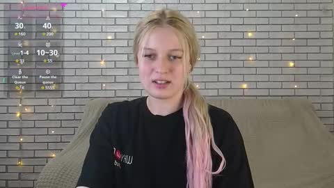 Snapshot of emiliaduchess chatting on 12.10.24 Amili online show from 12.10.24