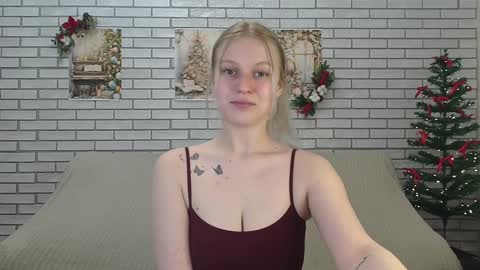 Snapshot of emiliaduchess chatting on 12.20.24 Amili online show from 12.20.24