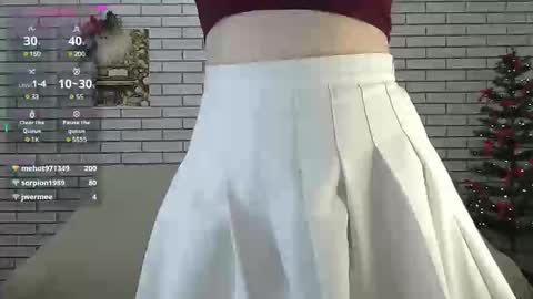 Snapshot of emiliaduchess chatting on 12.20.24 Amili online show from 12.20.24