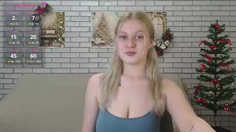 Snapshot of emiliaduchess chatting on 12.24.24 Amili online show from 12.24.24