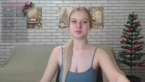 Snapshot of emiliaduchess chatting on 01.07.25 Amili online show from 01.07.25