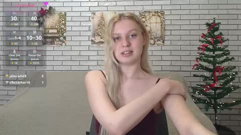 Snapshot of emiliaduchess chatting on 01.20.25 Amili online show from 01.20.25