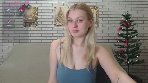 Snapshot of emiliaduchess chatting on 01.25.25 Amili online show from 01.25.25