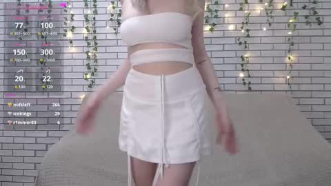 Snapshot of emiliaduchess chatting on 02.17.25 Amili online show from 02.17.25