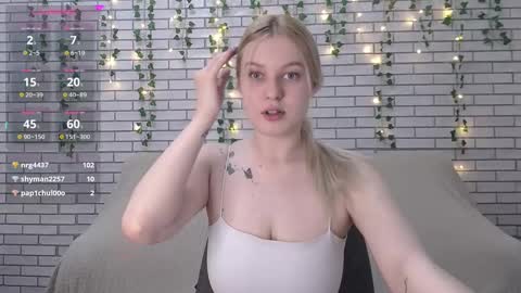 Snapshot of emiliaduchess chatting on 02.20.25 Amili online show from 02.20.25