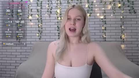 Snapshot of emiliaduchess chatting on 02.20.25 Amili online show from 02.20.25