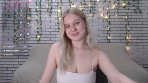 Snapshot of emiliaduchess chatting on 02.20.25 Amili online show from 02.20.25