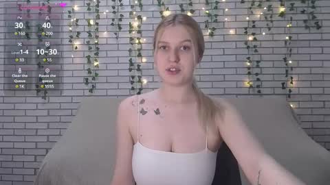 Snapshot of emiliaduchess chatting on 02.25.25 Amili online show from 02.25.25