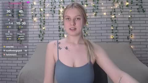 Snapshot of emiliaduchess chatting on 02.25.25 Amili online show from 02.25.25