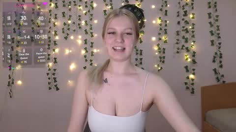 Snapshot of emiliaduchess chatting on 03.07.25 Amili online show from 03.07.25