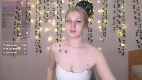 Snapshot of emiliaduchess chatting on 03.07.25 Amili online show from 03.07.25