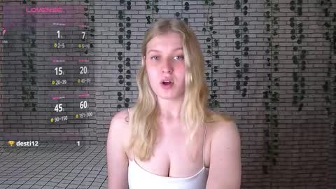 Snapshot of emiliaduchess chatting on 09.09.25 Amili online show from 09.09.25