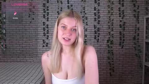 Snapshot of emiliaduchess chatting on 09.24.25 Amili online show from 09.24.25