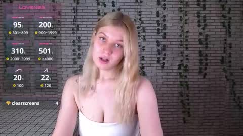 Snapshot of emiliaduchess chatting on 09.26.25 Amili online show from 09.26.25