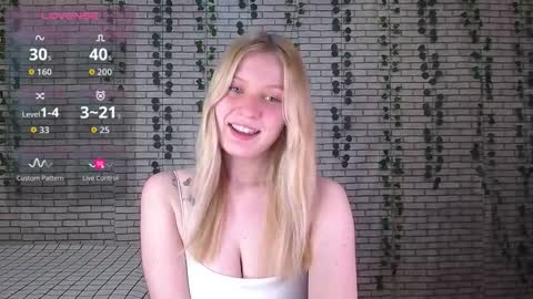 Snapshot of emiliaduchess chatting on 10.11.25 Amili online show from 10.11.25