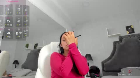 Snapshot of emiliarose_ chatting on 09.18.25 EmiliaRose online show from 09.18.25