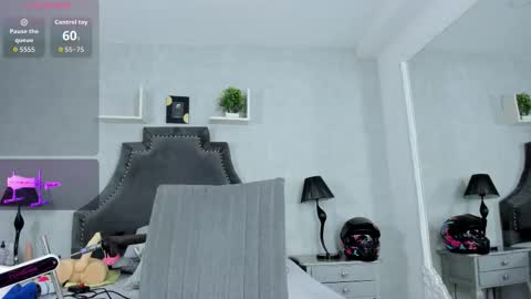 Snapshot of emiliarose_ chatting on 10.20.25 EmiliaRose online show from 10.20.25