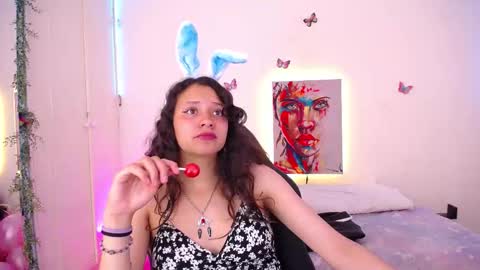 Snapshot of emilirusso chatting on 10.27.25 Emili Russo online show from 10.27.25
