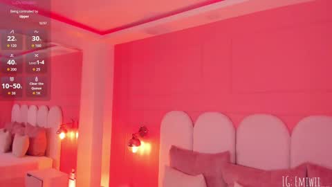 Snapshot of emilly_williamss chatting on 10.08.25 Emilly  online show from 10.08.25