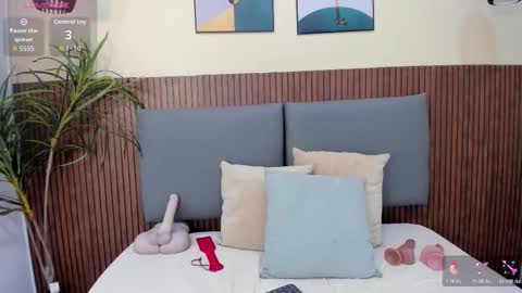 Snapshot of emillyharper_ chatting on 10.01.25 emillyharper_ online show from 10.01.25