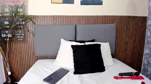 Snapshot of emillyharper_ chatting on 10.16.25 emillyharper_ online show from 10.16.25