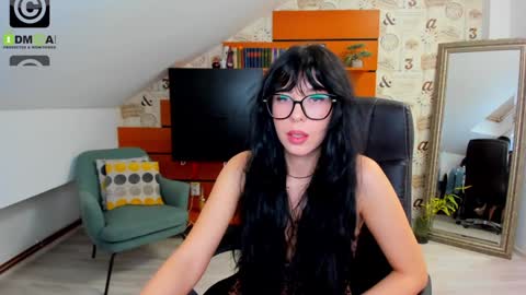 Snapshot of emillytaylor chatting on 12.09.24 EmillyTaylor online show from 12.09.24