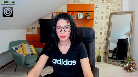 Snapshot of emillytaylor chatting on 12.30.24 EmillyTaylor online show from 12.30.24