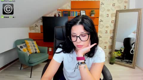 Snapshot of emillytaylor chatting on 02.05.25 EmillyTaylor online show from 02.05.25