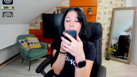 Snapshot of emillytaylor chatting on 02.10.25 EmillyTaylor online show from 02.10.25