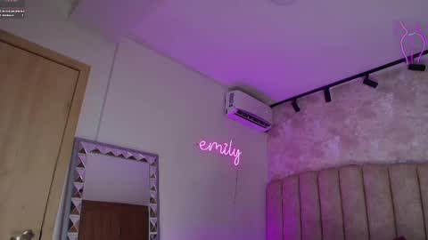 Snapshot of emily_____ chatting on 02.19.25 emily valentina online show from 02.19.25