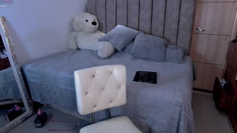 Snapshot of emily_____ chatting on 10.28.25 emily valentina online show from 10.28.25