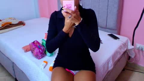  E M I L Y  online show from 10.08.25