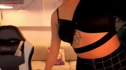 Emily  tp 700am - 1400pm online show from 02.28.26