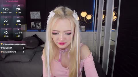 Snapshot of emily_air chatting on 12.28.24 Emily online show from 12.28.24