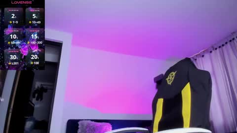 Juliana  online show from 01.05.25