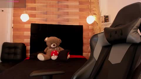 emily_brown04 online show from 11.04.25