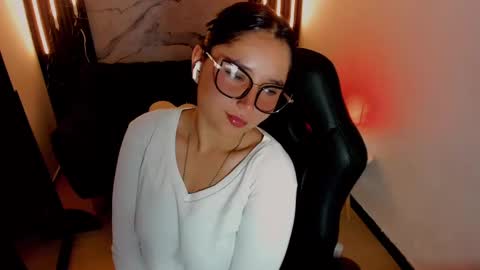 Emily Carter online show from 09.23.25