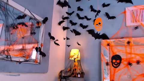 emily_castillo1_ online show from 10.22.25